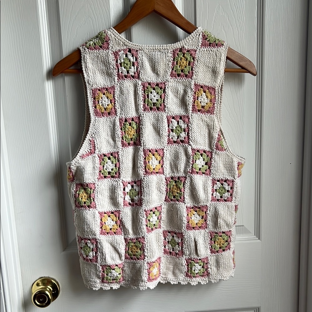 Floral Crochet Button-Up Vest - Cream and Pink Liz Claiborne size 12 - Picture 4 of 4